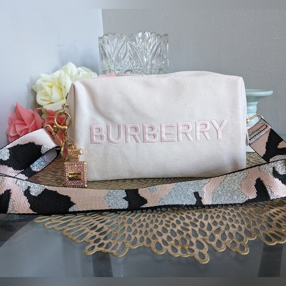 Burberry - Picture 6 of 10